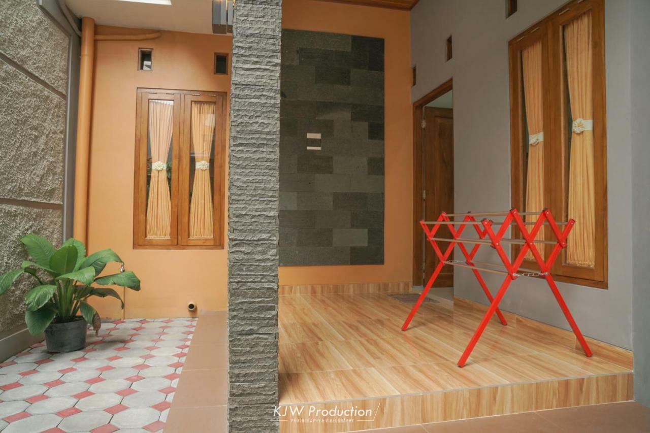 M Stay Guest House Jogja Yogyakarta Extérieur photo