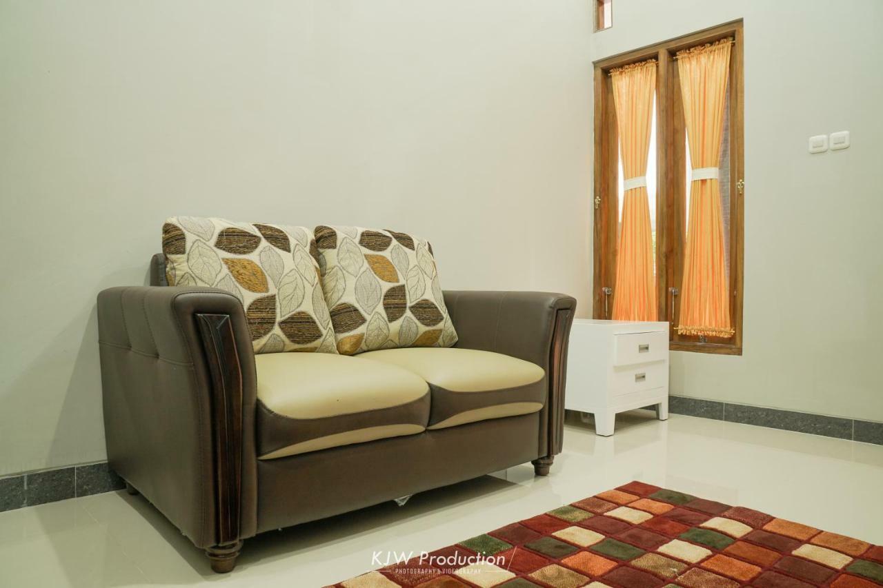 M Stay Guest House Jogja Yogyakarta Extérieur photo